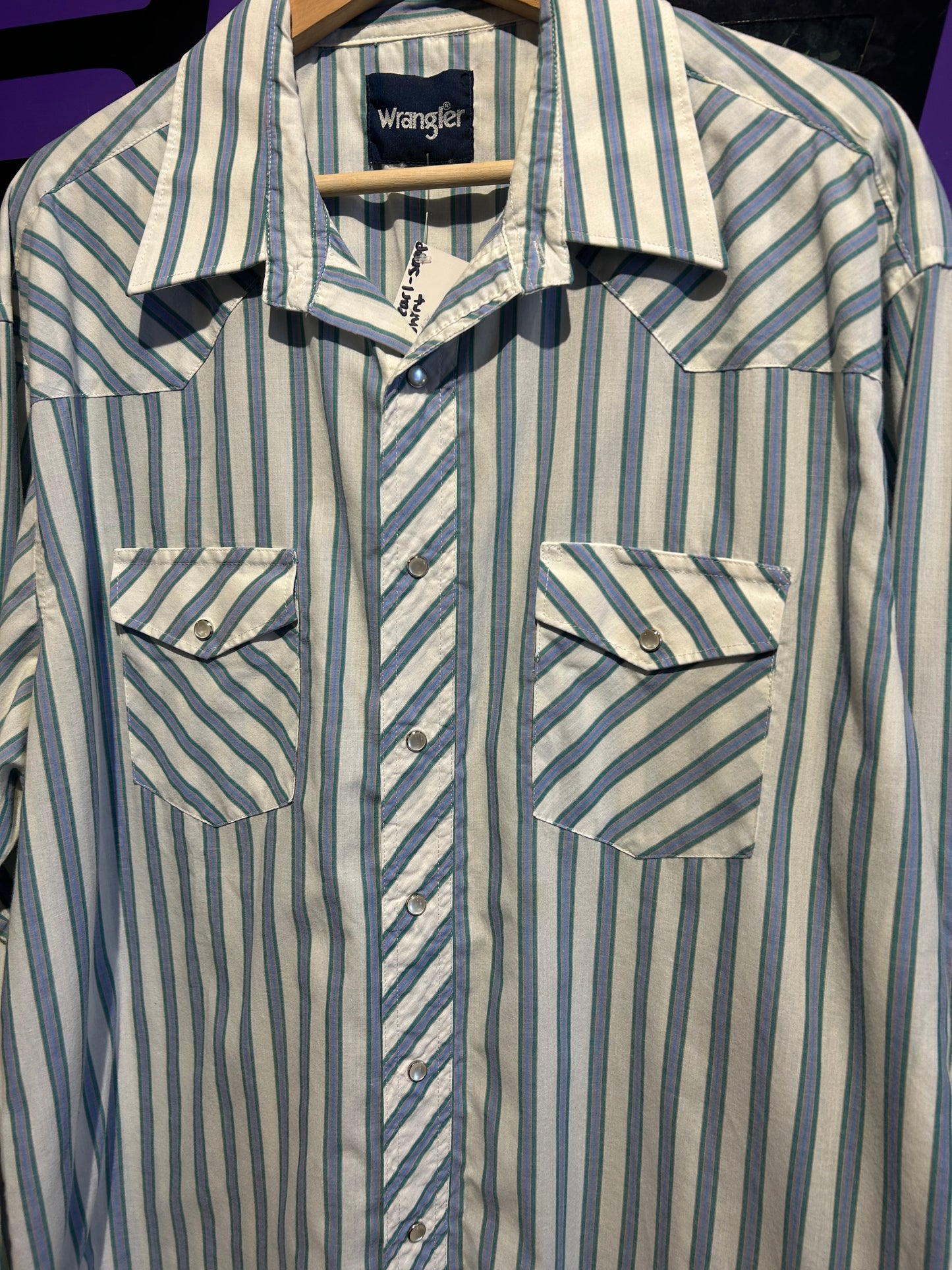 Vintage Wrangler Pearl-Snap Button-Up Shirt. Size XL