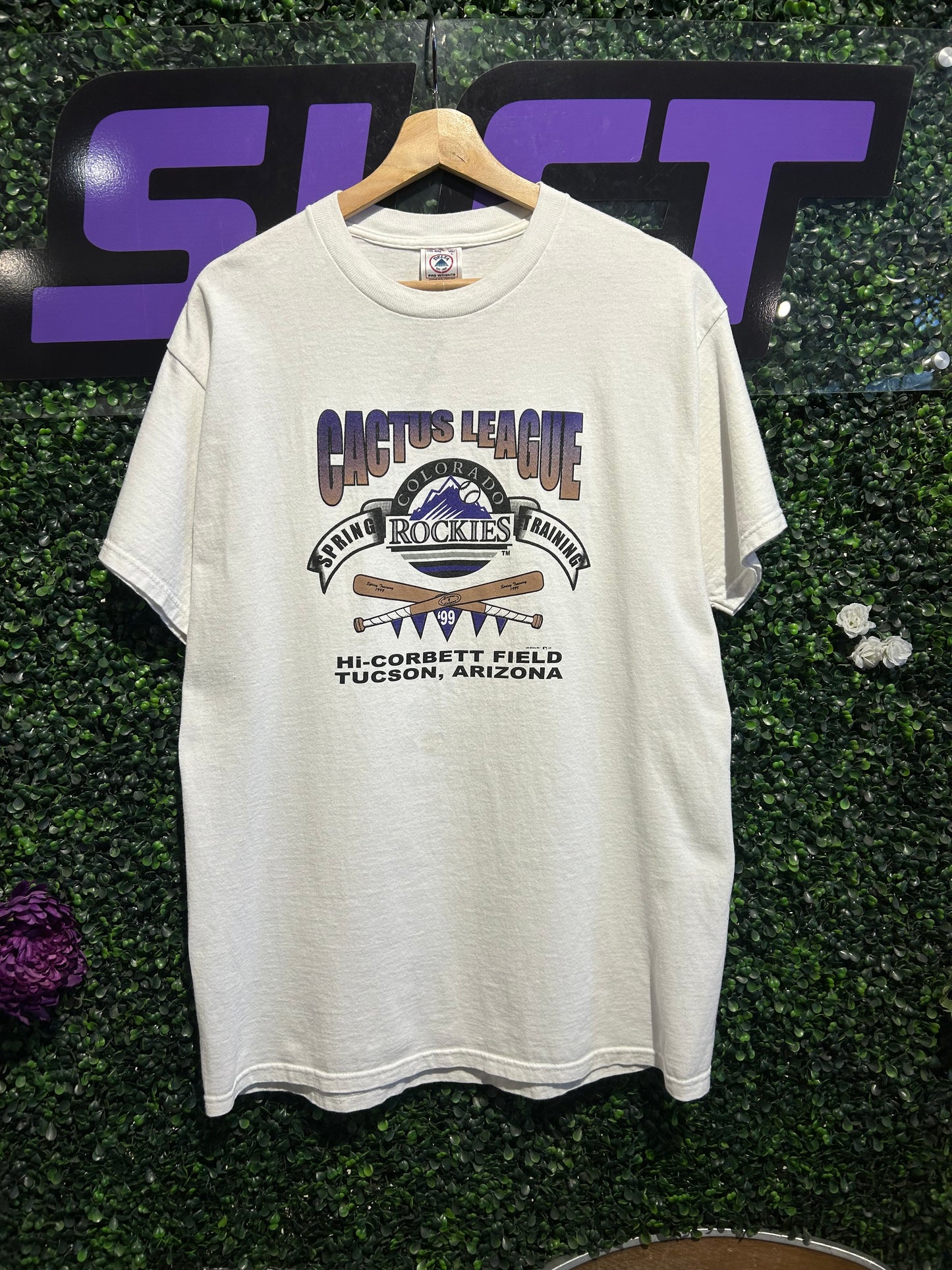 1999 Colorado Rockies Spring Training Cactus League T-Shirt. Size Large