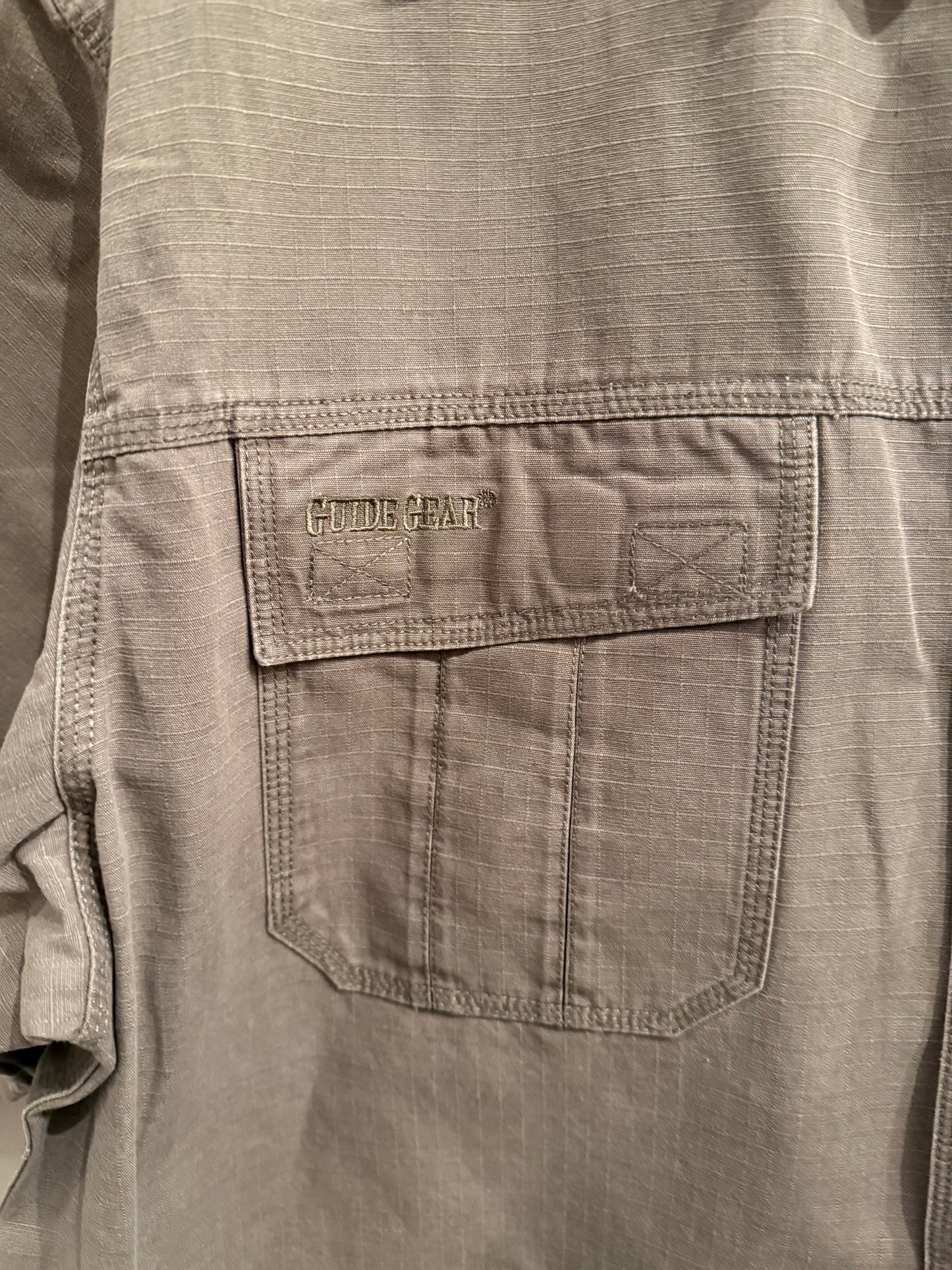 Guide Gear Button Up Size XL