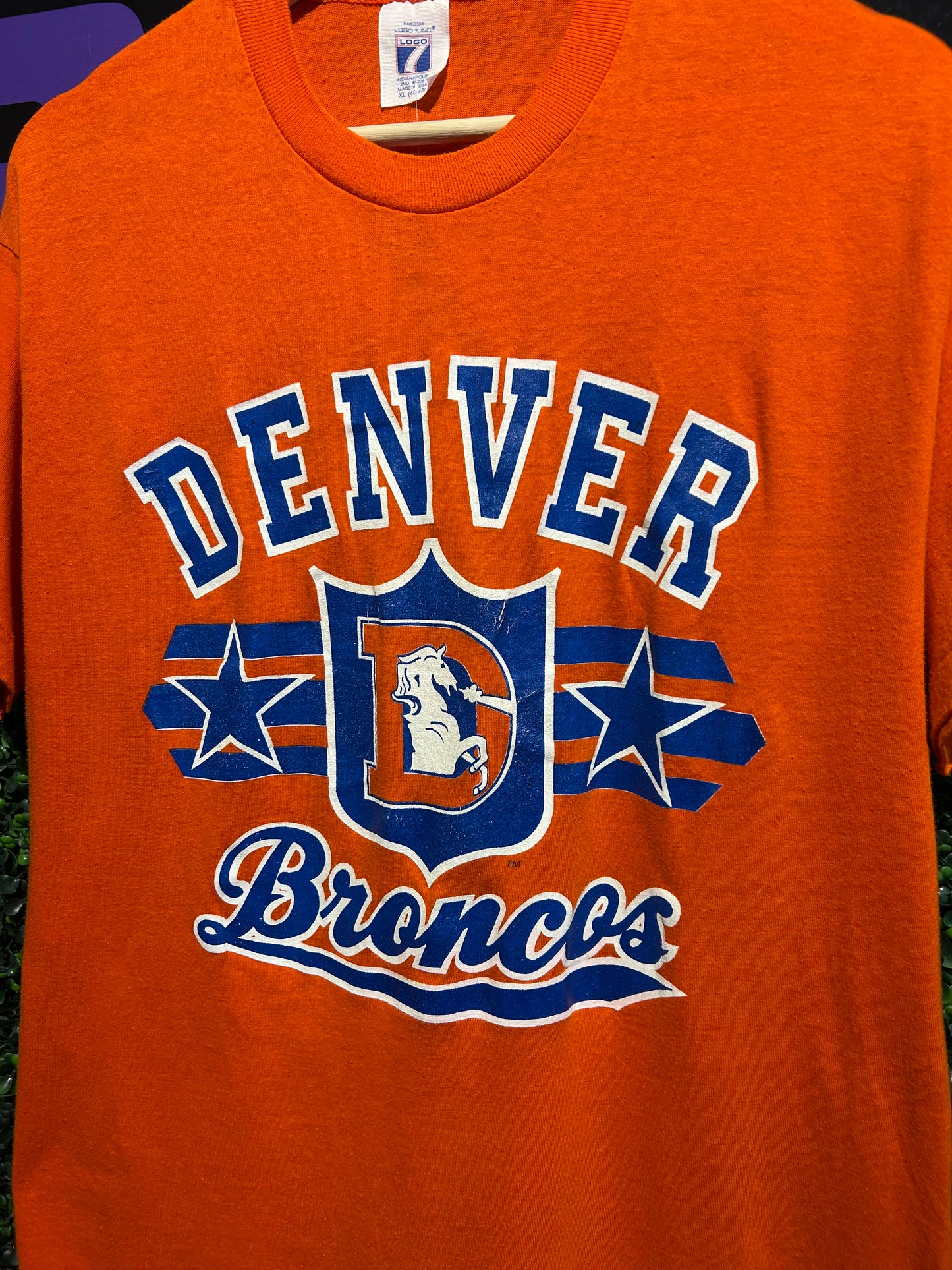 80s Denver Broncos T-Shirt. Size Large