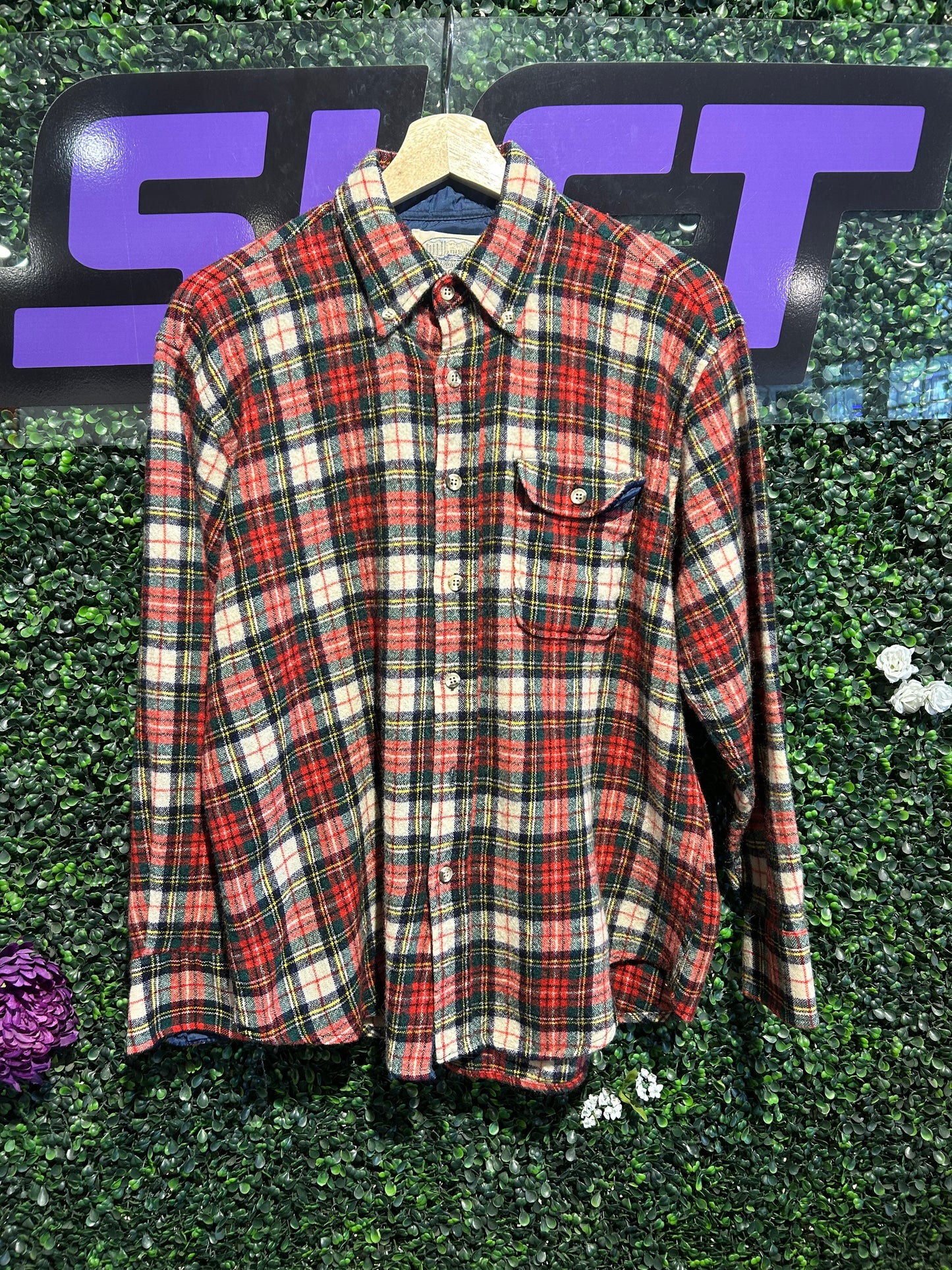 80s Button-Up Flannel Shirt. Size Medium