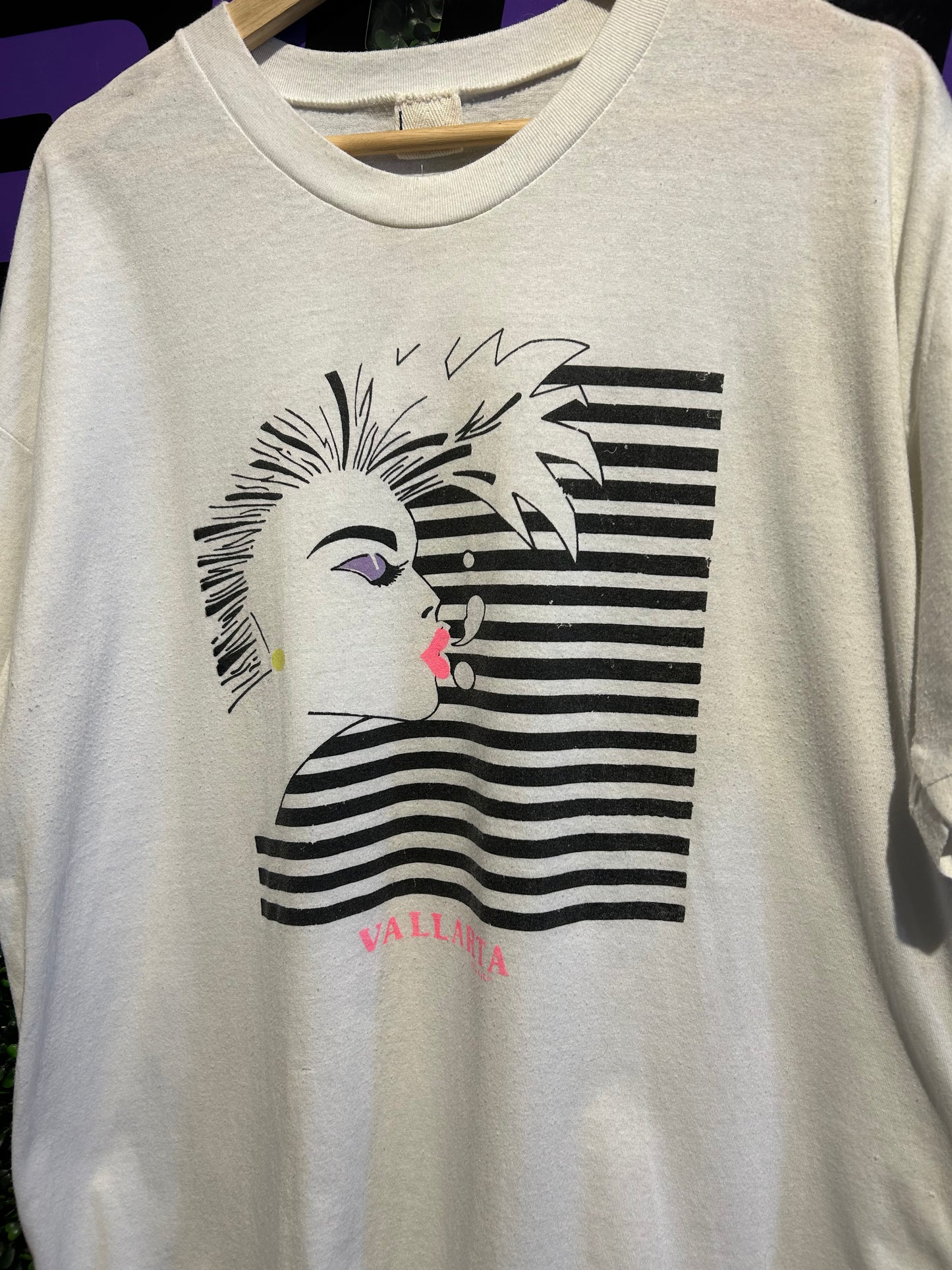 80s Vallarta Mexico Art T-Shirt. Size