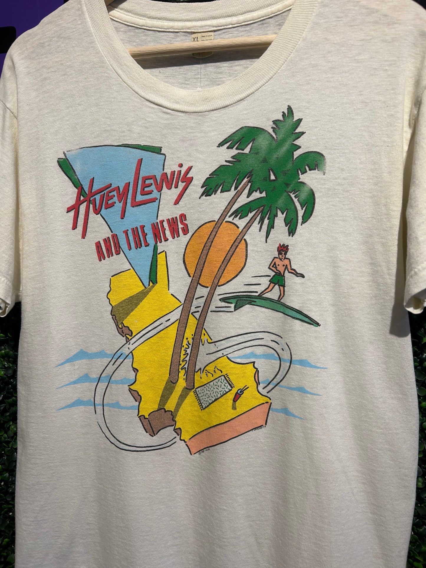 1987 Huey Lewis And The News Tour T-Shirt. Size Large