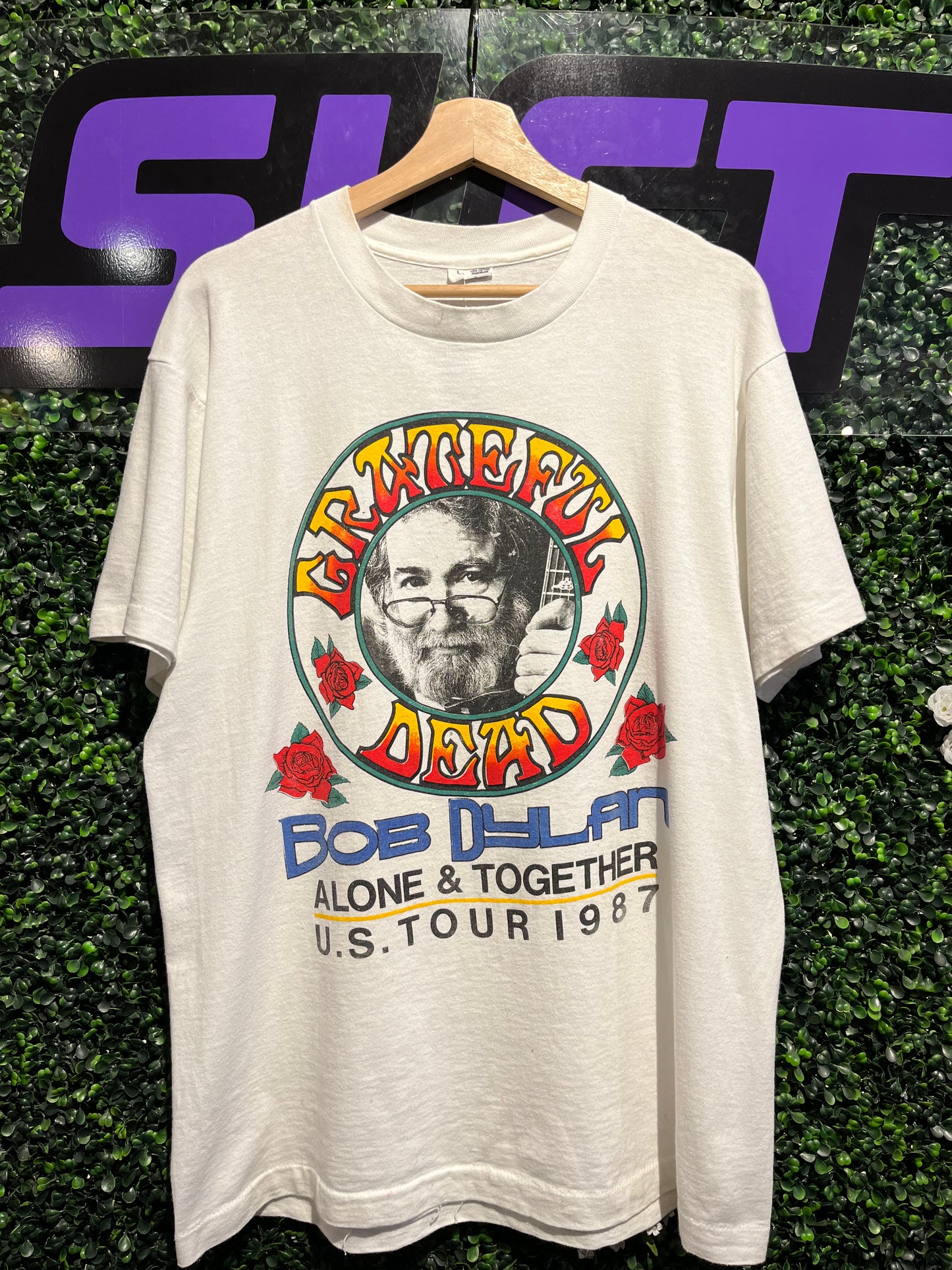 1987 Grateful Dead Bob Dylan Tour T-Shirt. Size Large