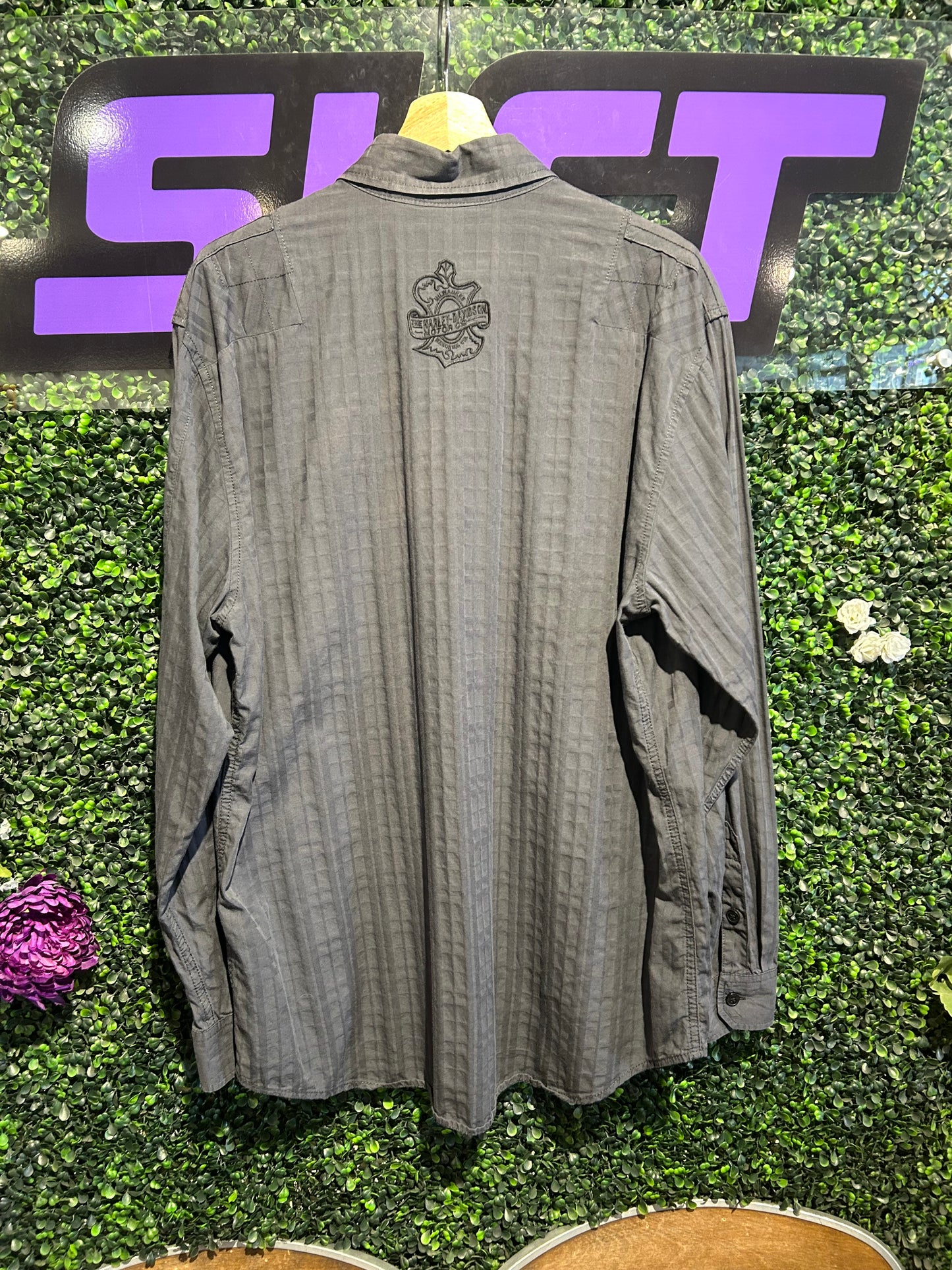 00s Harley Davidson Textured Button-Up Shirt. Size Large