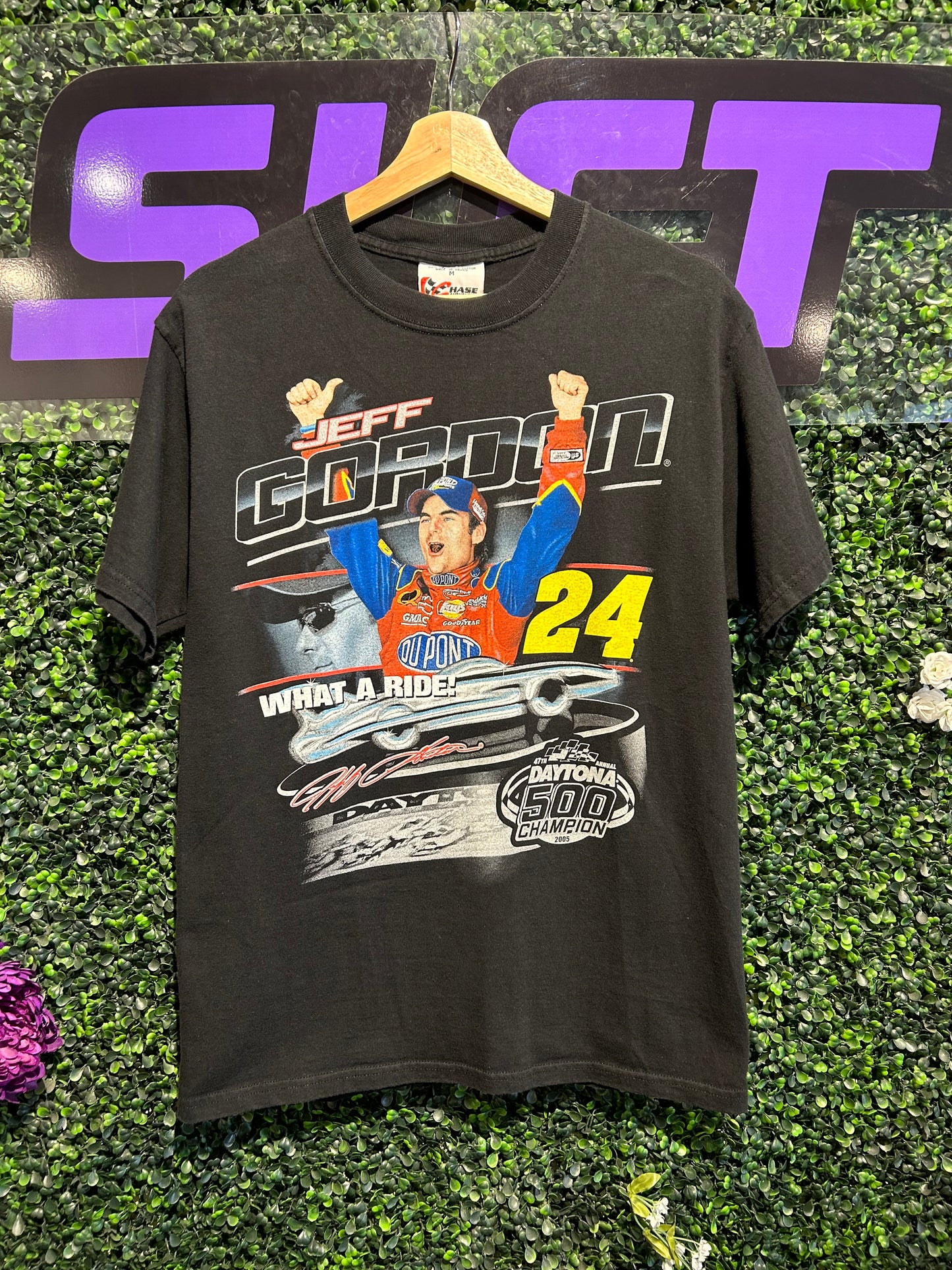 2005 Jeff Gordon Daytona 500 NASCAR T-Shirt. Size Medium