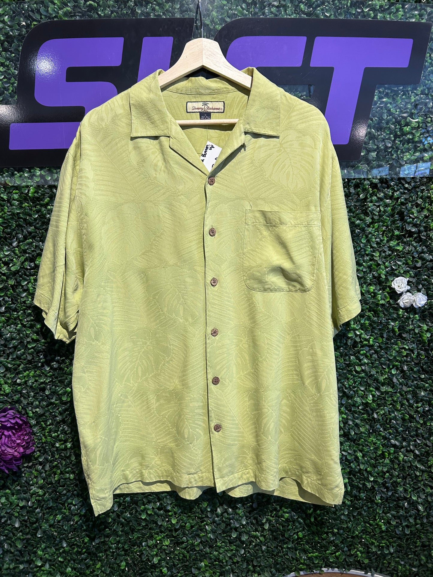 00s Tommy Bahama Button-Up Shirt. Size Large