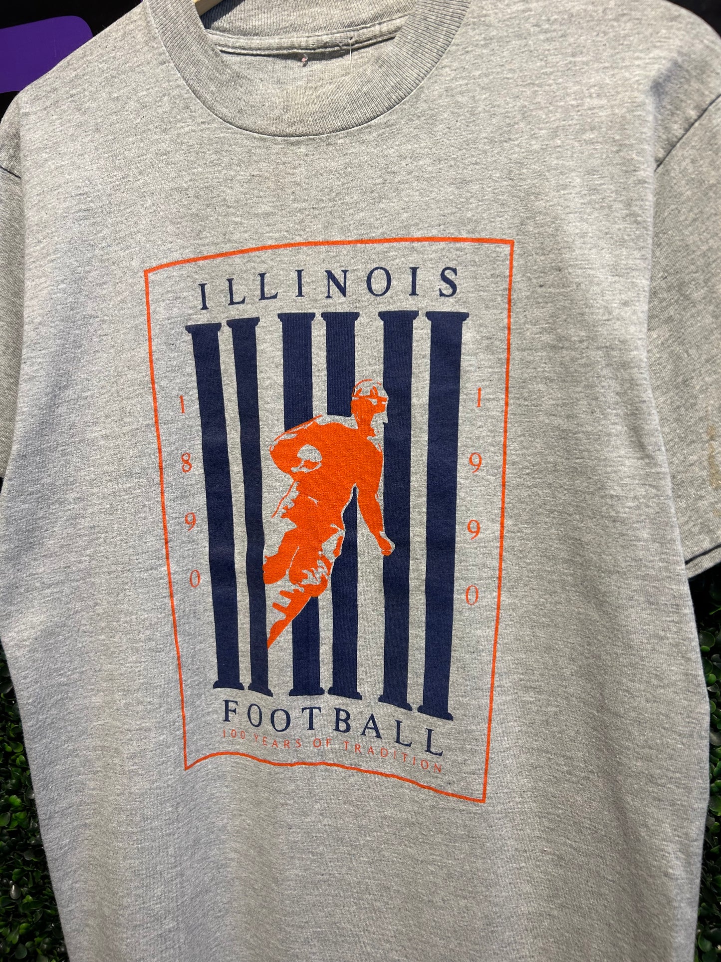 90s Illinois Football T-Shirt. Size Large