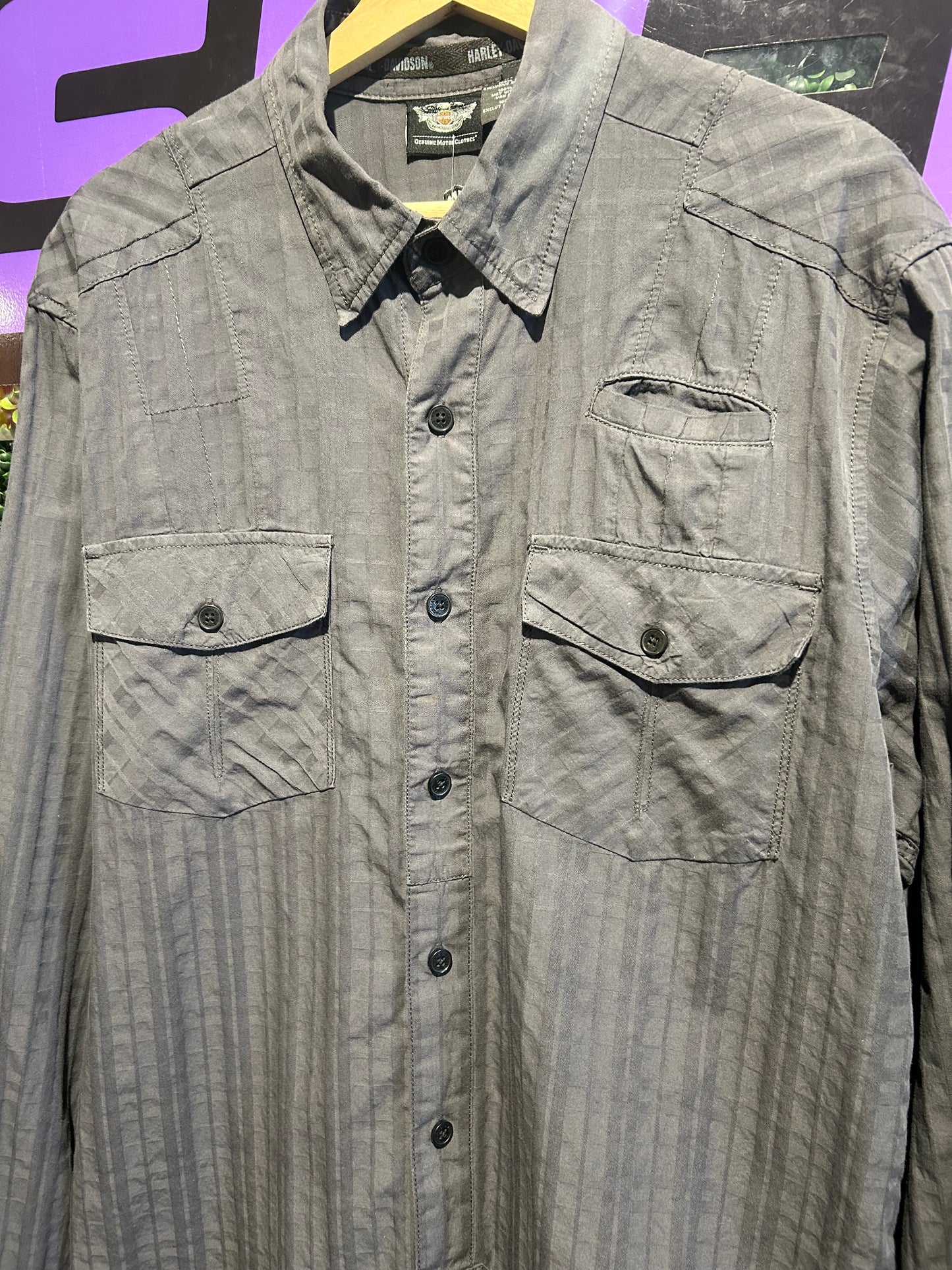 00s Harley Davidson Textured Button-Up Shirt. Size Large
