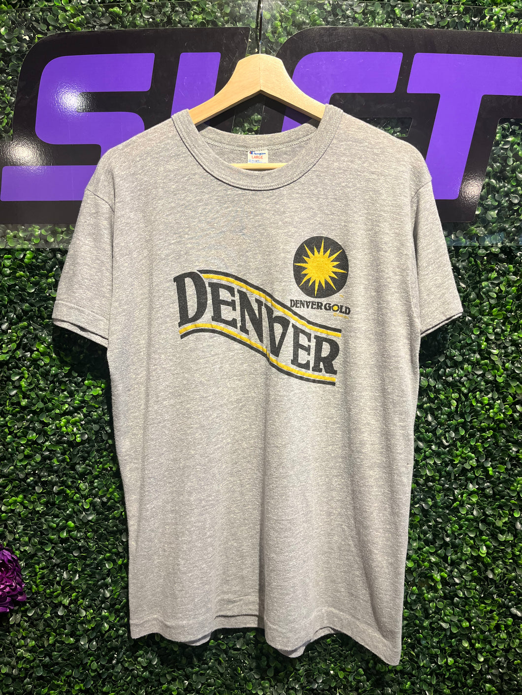 1980’s Denver Gold USFL Football T-Shirt. Size M/L
